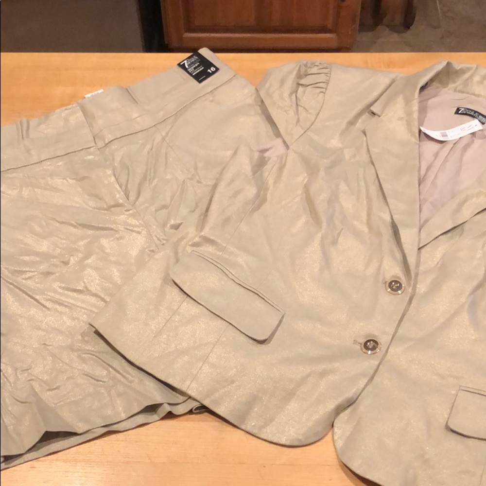 NY & Co Short and Blazer Set